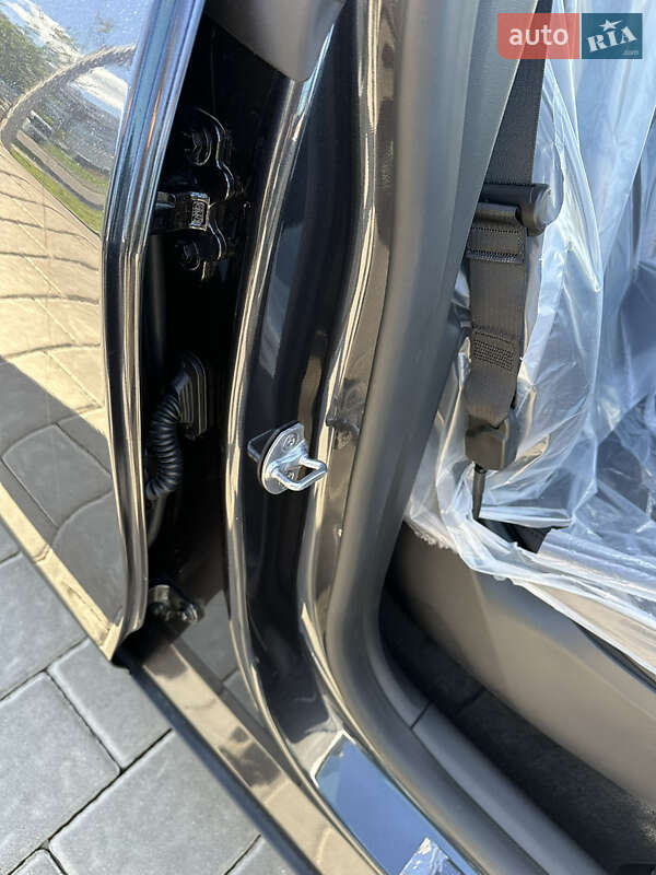 Внедорожник / Кроссовер Tesla Model Y 2024 в Ровно