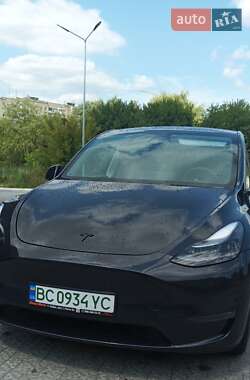 Tesla Model Y 2024