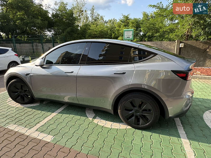 Внедорожник / Кроссовер Tesla Model Y 2024 в Киеве