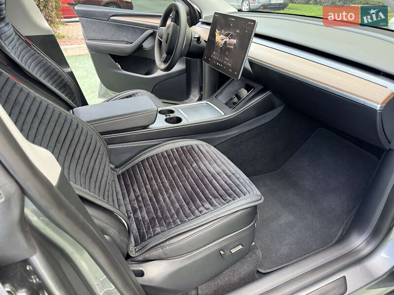 Внедорожник / Кроссовер Tesla Model Y 2024 в Киеве