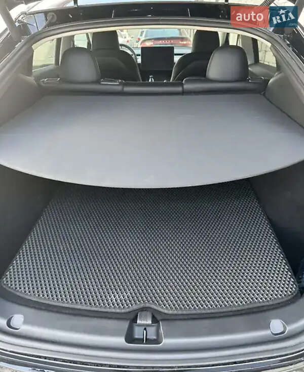 Внедорожник / Кроссовер Tesla Model Y 2023 в Львове