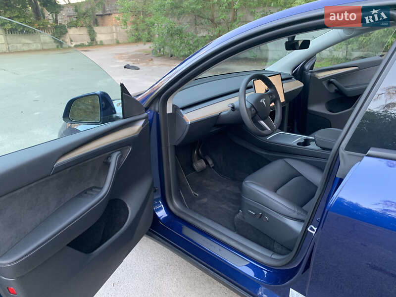 Внедорожник / Кроссовер Tesla Model Y 2023 в Киеве