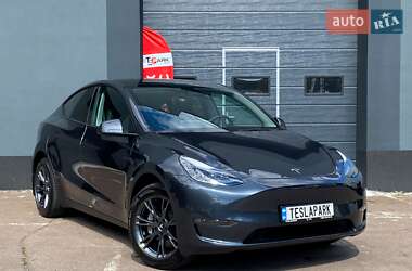 Tesla Model Y 2024