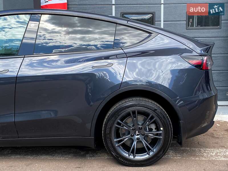 Внедорожник / Кроссовер Tesla Model Y 2024 в Киеве
