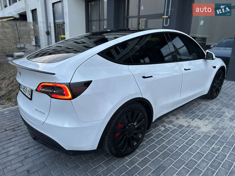 Внедорожник / Кроссовер Tesla Model Y 2023 в Ровно