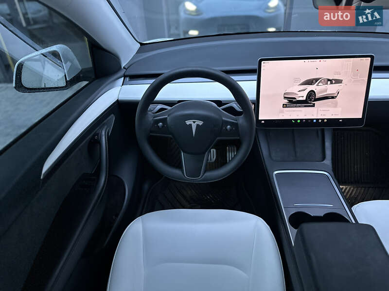 Внедорожник / Кроссовер Tesla Model Y 2023 в Ровно