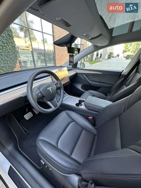 Внедорожник / Кроссовер Tesla Model Y 2024 в Черновцах