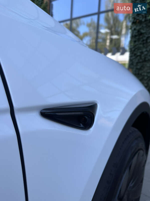 Внедорожник / Кроссовер Tesla Model Y 2024 в Черновцах