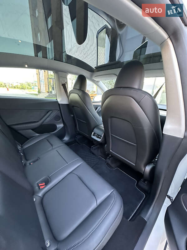 Внедорожник / Кроссовер Tesla Model Y 2024 в Черновцах