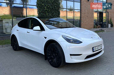 Tesla Model Y 2024