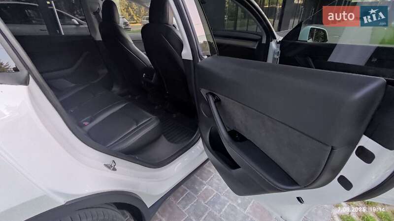 Внедорожник / Кроссовер Tesla Model Y 2020 в Ивано-Франковске