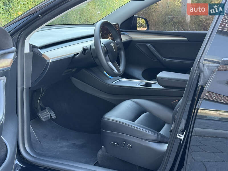 Внедорожник / Кроссовер Tesla Model Y 2023 в Тернополе