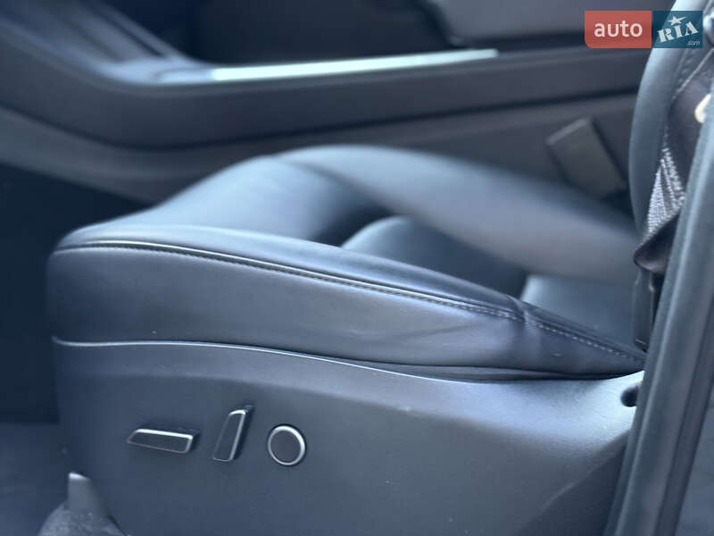 Внедорожник / Кроссовер Tesla Model Y 2023 в Тернополе