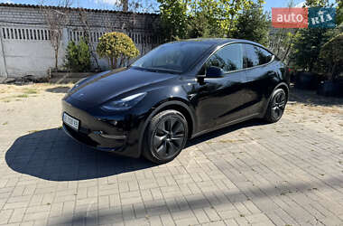 Tesla Model Y 2024