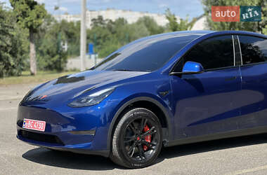 Tesla Model Y 2024