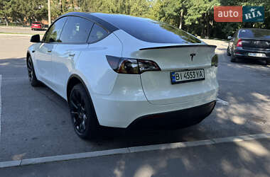 Tesla Model Y 2024