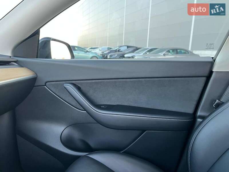 Внедорожник / Кроссовер Tesla Model Y 2022 в Львове