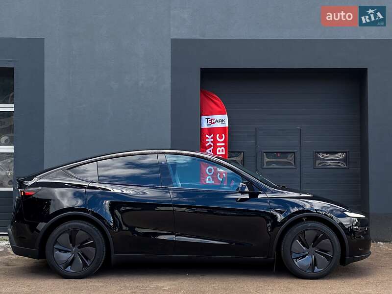 Внедорожник / Кроссовер Tesla Model Y 2025 в Киеве