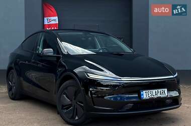 Tesla Model Y 2025