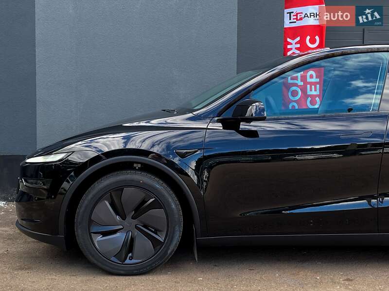 Внедорожник / Кроссовер Tesla Model Y 2025 в Киеве
