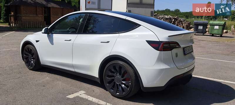 Позашляховик / Кросовер Tesla Model Y 2022 в Львові