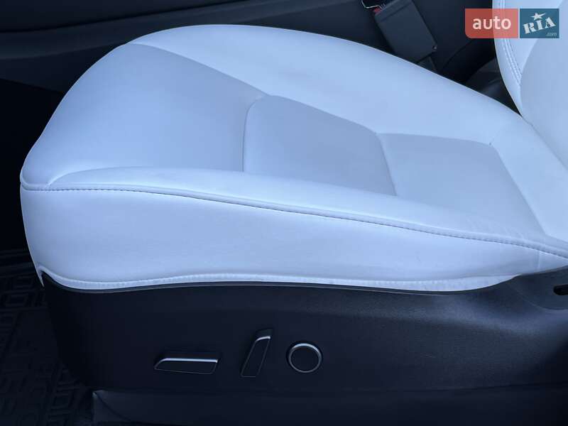 Внедорожник / Кроссовер Tesla Model Y 2022 в Киеве