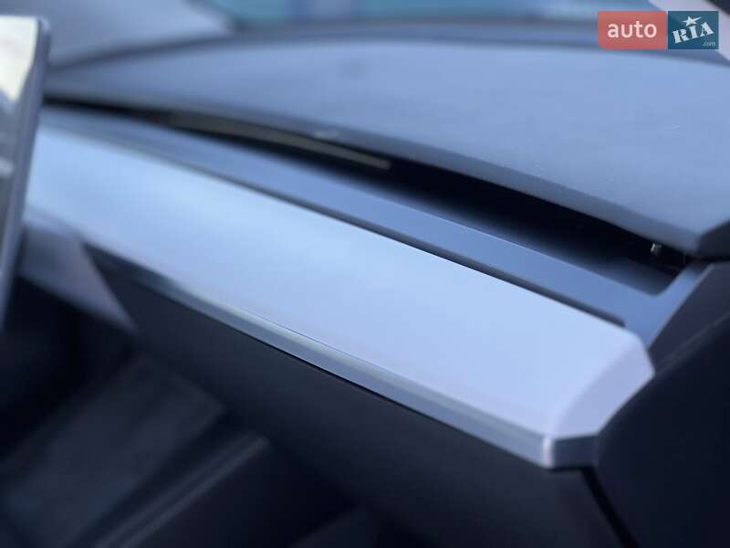 Внедорожник / Кроссовер Tesla Model Y 2022 в Киеве