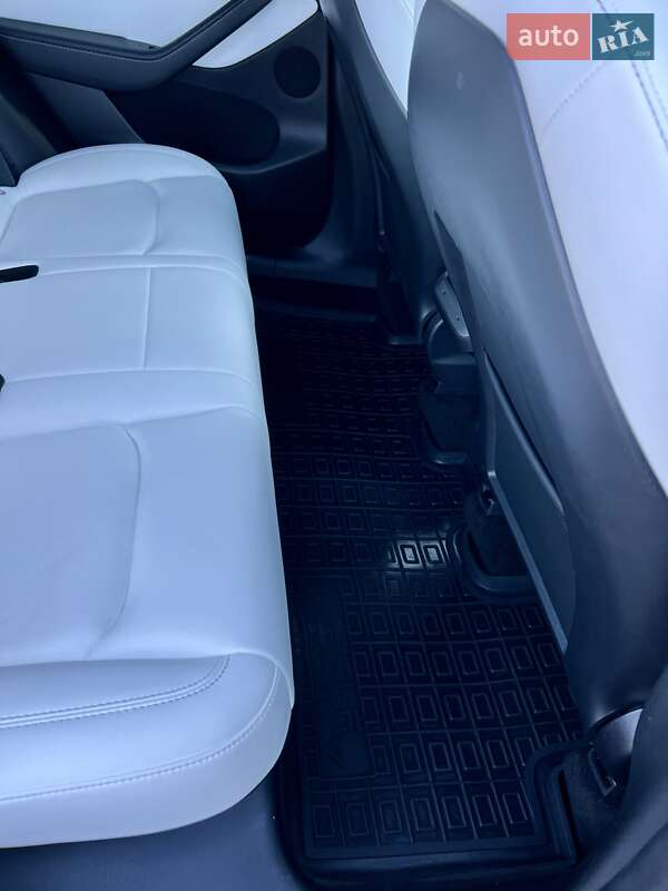 Внедорожник / Кроссовер Tesla Model Y 2022 в Киеве