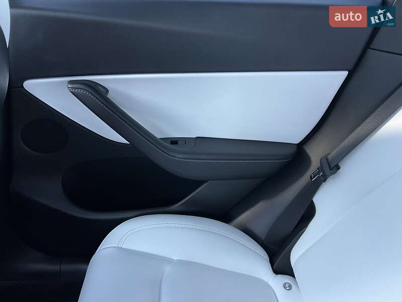 Внедорожник / Кроссовер Tesla Model Y 2022 в Киеве