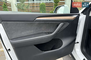 Внедорожник / Кроссовер Tesla Model Y 2023 в 