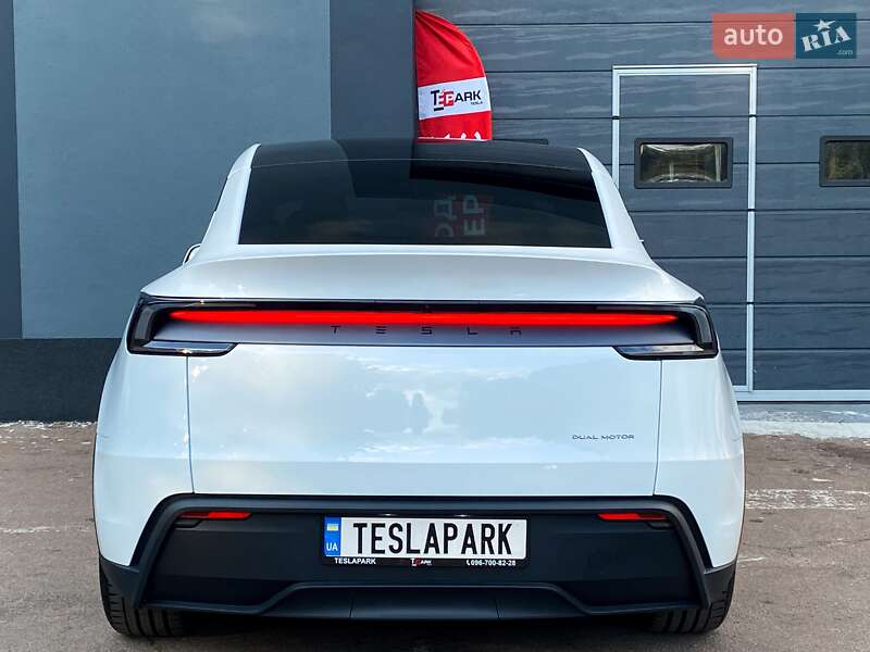 Внедорожник / Кроссовер Tesla Model Y 2025 в Киеве