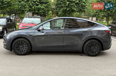 Позашляховик / Кросовер Tesla Model Y 2024 в 