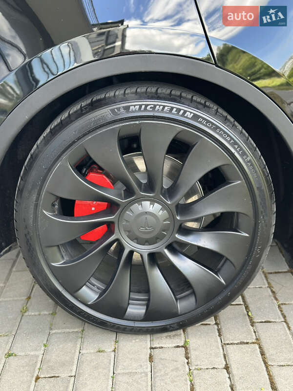Внедорожник / Кроссовер Tesla Model Y 2023 в Ровно