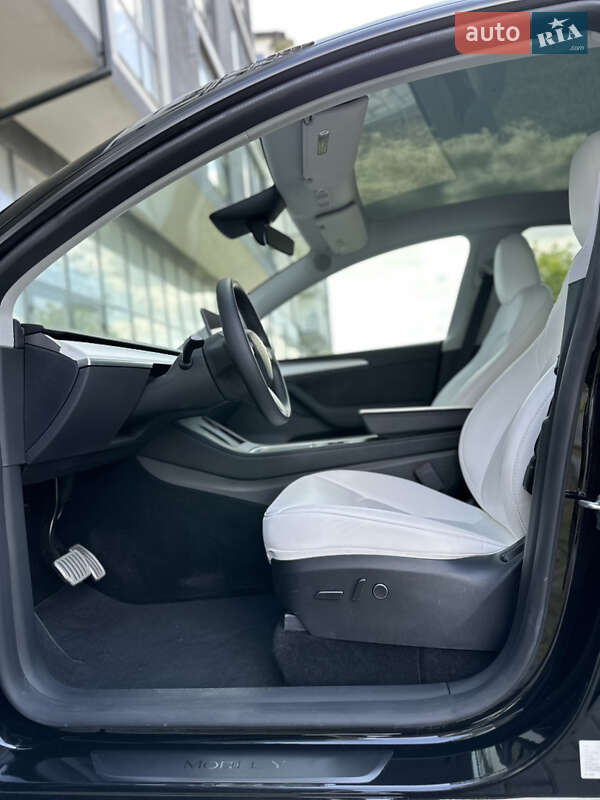 Внедорожник / Кроссовер Tesla Model Y 2023 в Ровно
