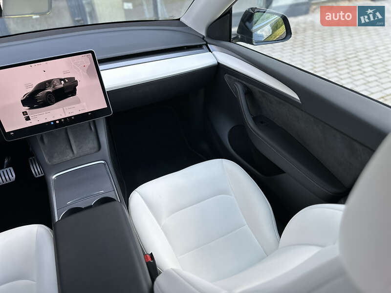 Внедорожник / Кроссовер Tesla Model Y 2023 в Ровно