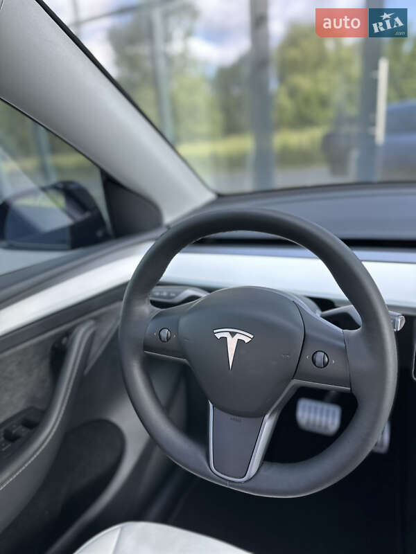 Внедорожник / Кроссовер Tesla Model Y 2023 в Ровно