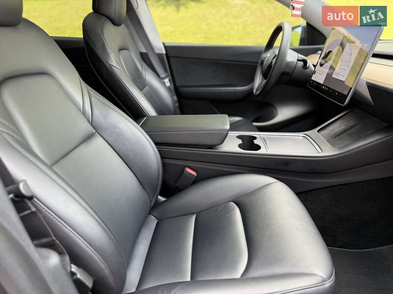 Внедорожник / Кроссовер Tesla Model Y 2021 в Киеве