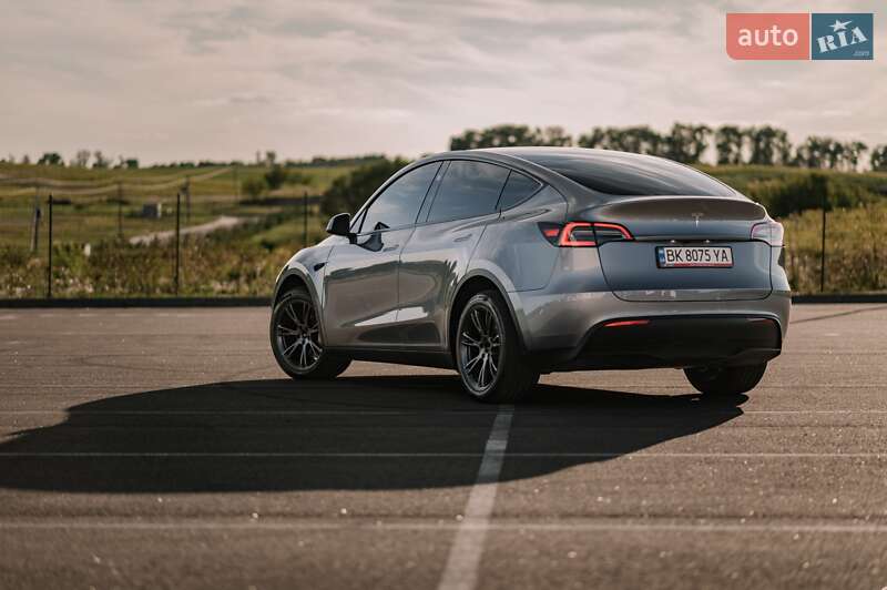 Позашляховик / Кросовер Tesla Model Y 2024 в Рівному фото 8 Позашляховик / Кросовер Tesla Model Y 2024 в Рівному