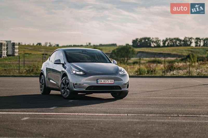 Позашляховик / Кросовер Tesla Model Y 2024 в Рівному