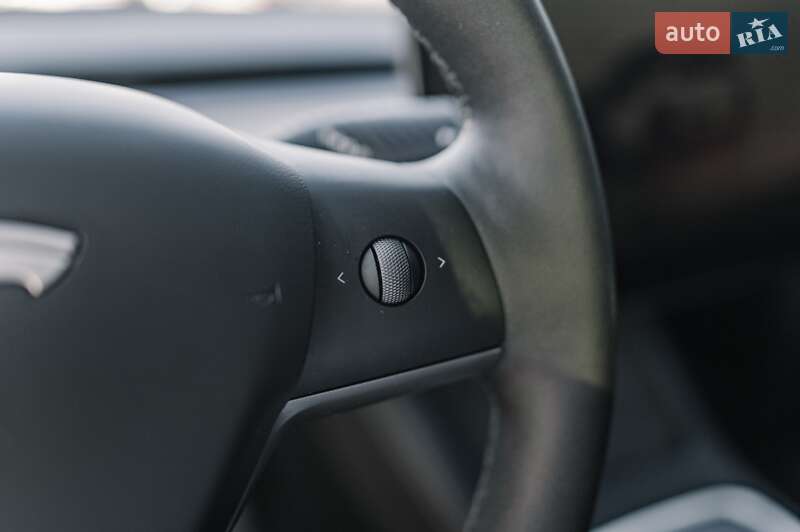 Позашляховик / Кросовер Tesla Model Y 2024 в Рівному