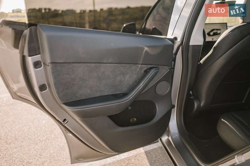 Позашляховик / Кросовер Tesla Model Y 2024 в Рівному фото 83 Позашляховик / Кросовер Tesla Model Y 2024 в Рівному