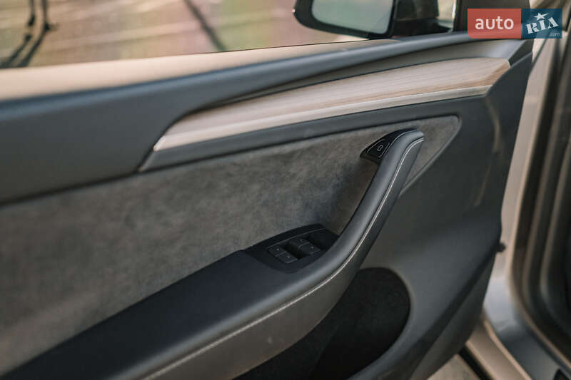 Позашляховик / Кросовер Tesla Model Y 2024 в Рівному фото 81 Позашляховик / Кросовер Tesla Model Y 2024 в Рівному