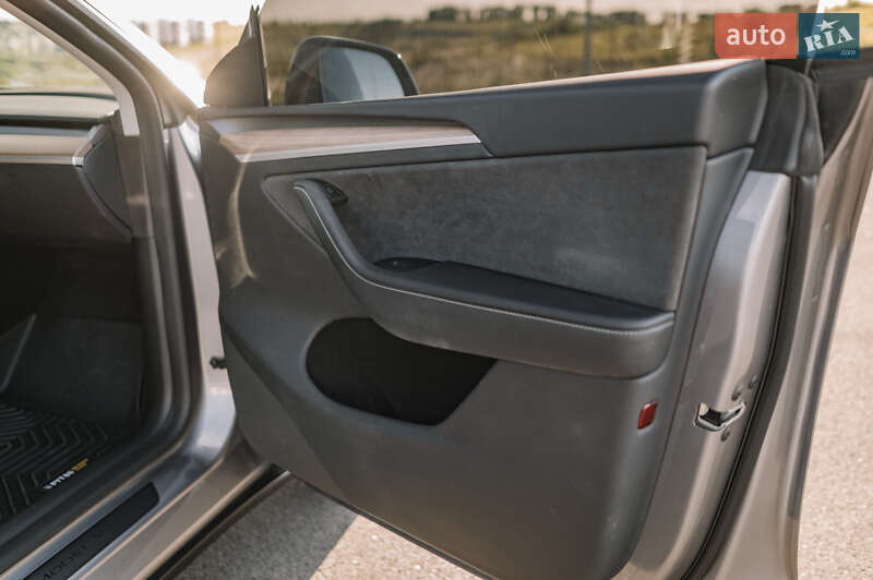 Позашляховик / Кросовер Tesla Model Y 2024 в Рівному фото 85 Позашляховик / Кросовер Tesla Model Y 2024 в Рівному