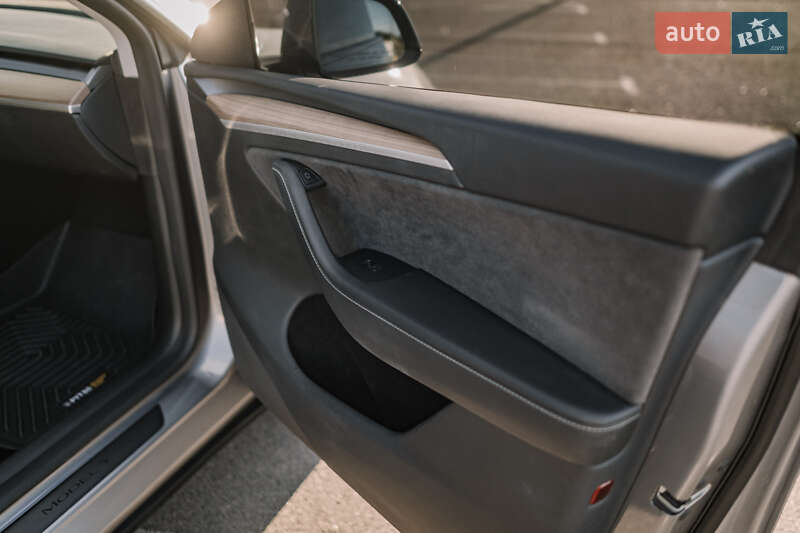 Позашляховик / Кросовер Tesla Model Y 2024 в Рівному