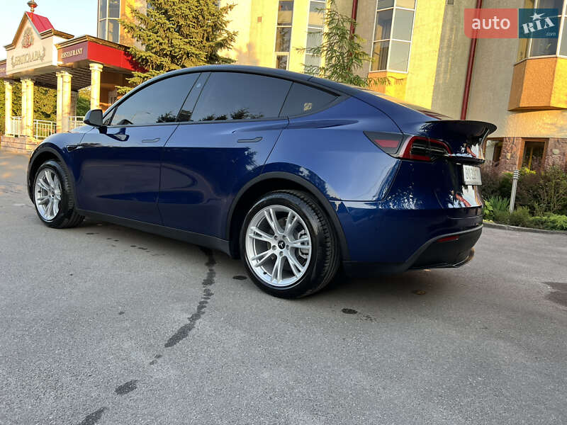 Внедорожник / Кроссовер Tesla Model Y 2024 в Тернополе