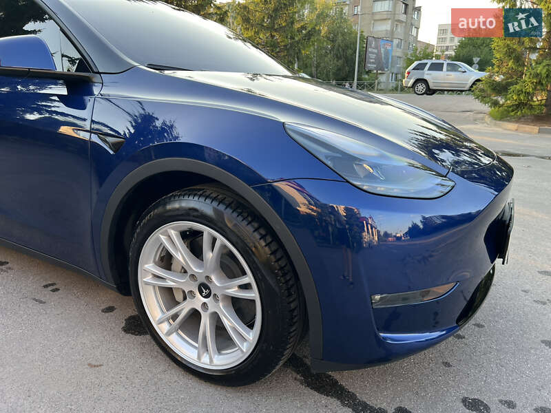 Внедорожник / Кроссовер Tesla Model Y 2024 в Тернополе