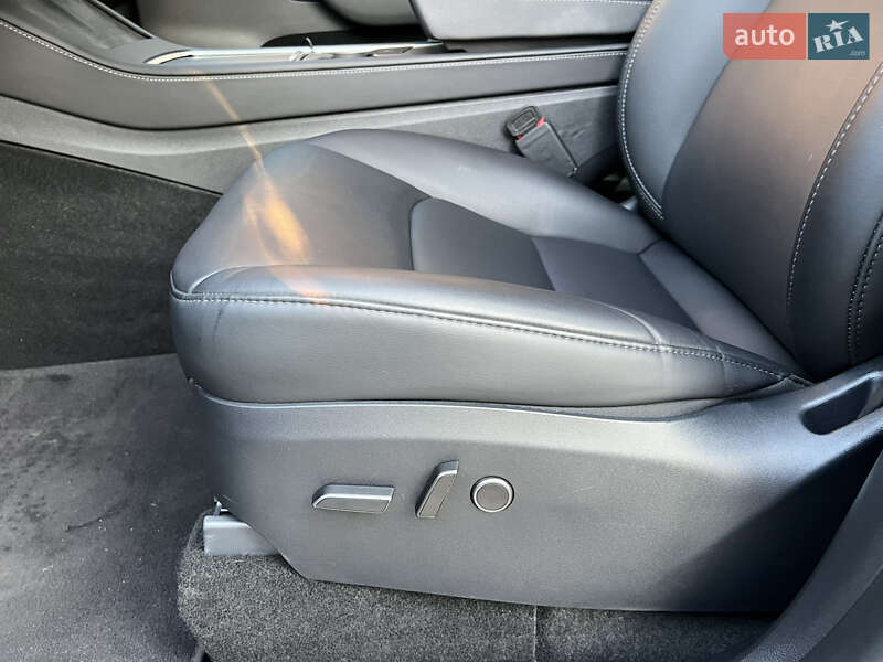 Внедорожник / Кроссовер Tesla Model Y 2024 в Тернополе