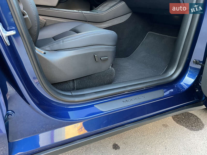Внедорожник / Кроссовер Tesla Model Y 2024 в Тернополе
