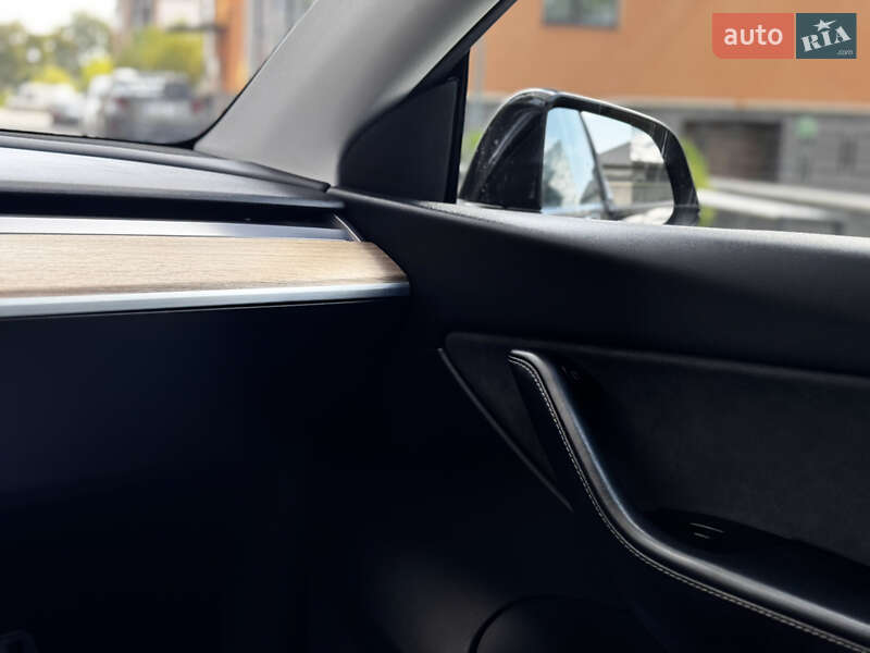 Внедорожник / Кроссовер Tesla Model Y 2020 в Ивано-Франковске