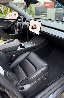 Внедорожник / Кроссовер Tesla Model Y 2024 в 